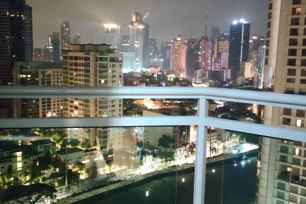 Aveline Suites Elite Rockwell View Acqua Private Residences Near Rockwell Makati Manila Luaran gambar